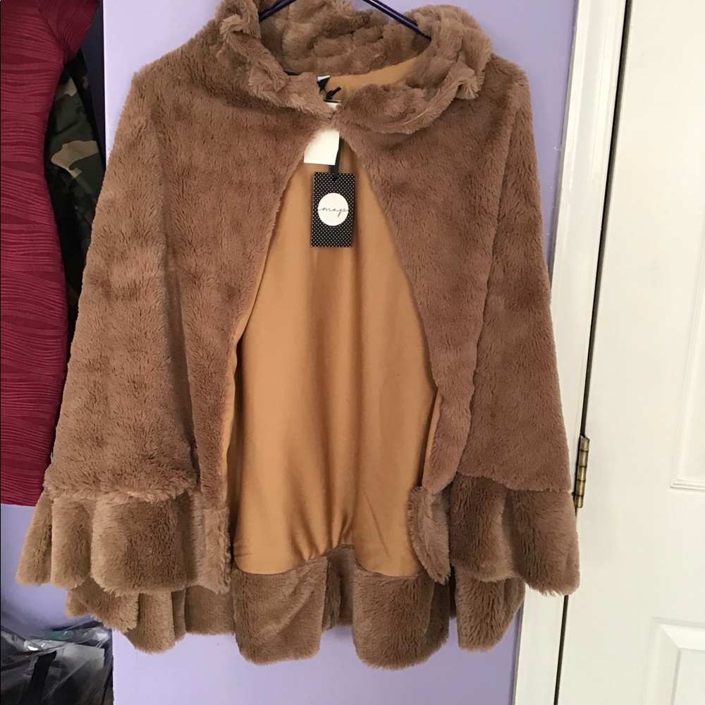 NWT Map Sleeveless Shawl